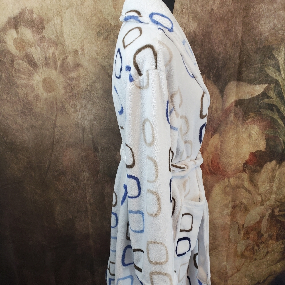 Robe - Picture 3 of 5